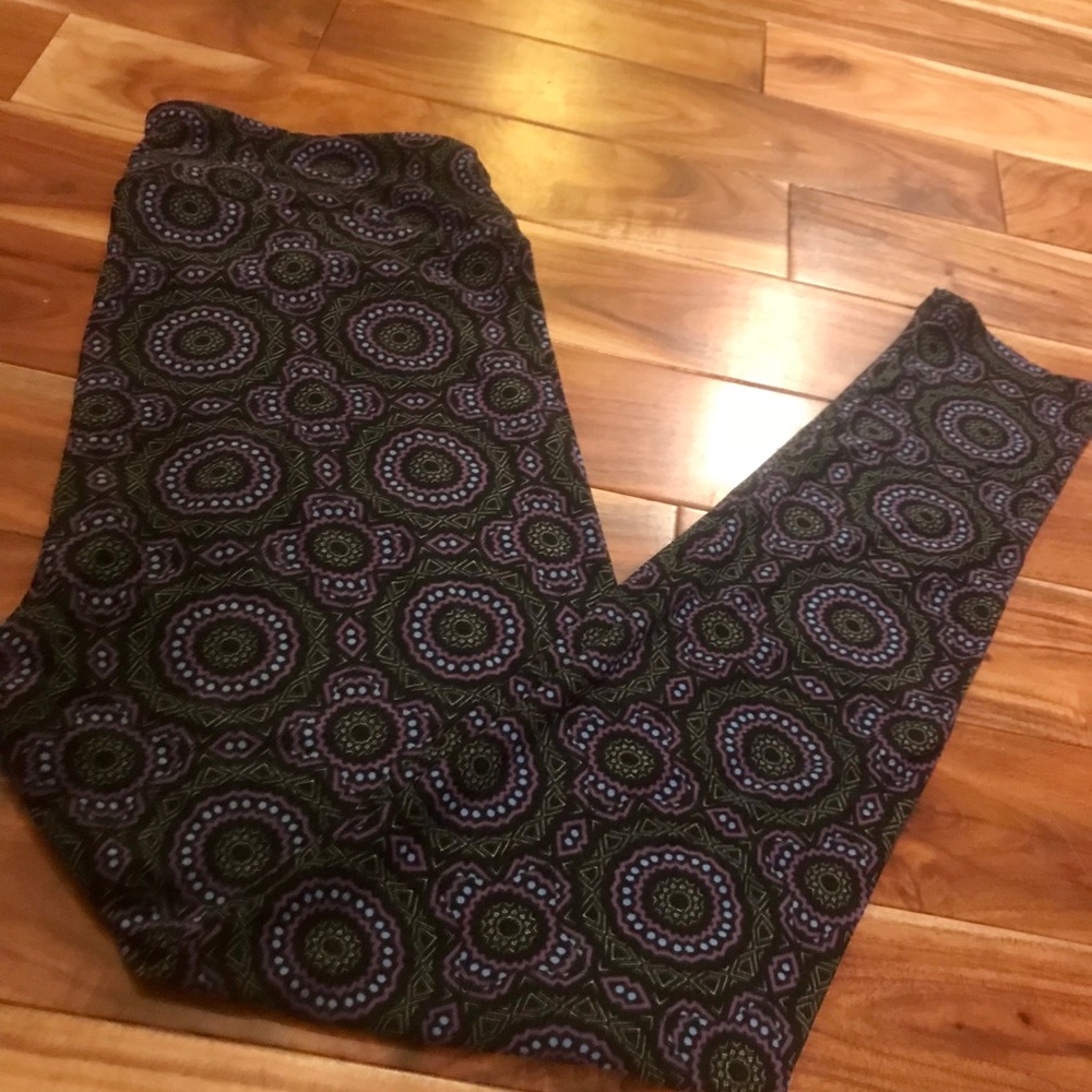 LuLaRoe purple and black medallion TC